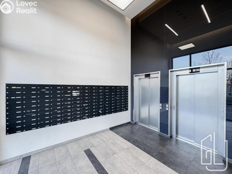 Продаж квартири 2+KK Praha, Zvěřinova č. 15