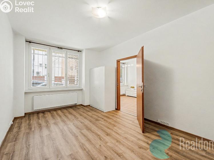 Sale apartment 2+KK Praha, U kněžské louky 2142/22 č. 9