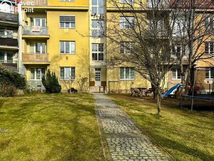 Prodej bytu 2+KK Praha, U kněžské louky 2142/22 č. 17