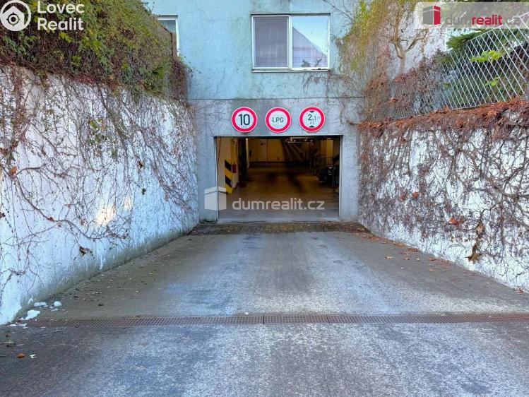 Prodej garáže Praha 19, Pod Nouzovem č. 2