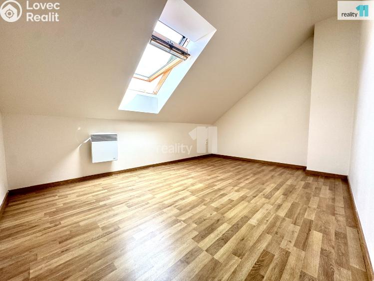 Pronájem bytu 3+KK Jeneč, Lidická č. 7