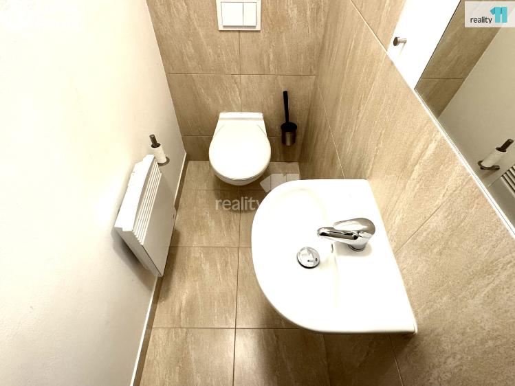 Pronájem bytu 3+KK Jeneč, Lidická č. 11