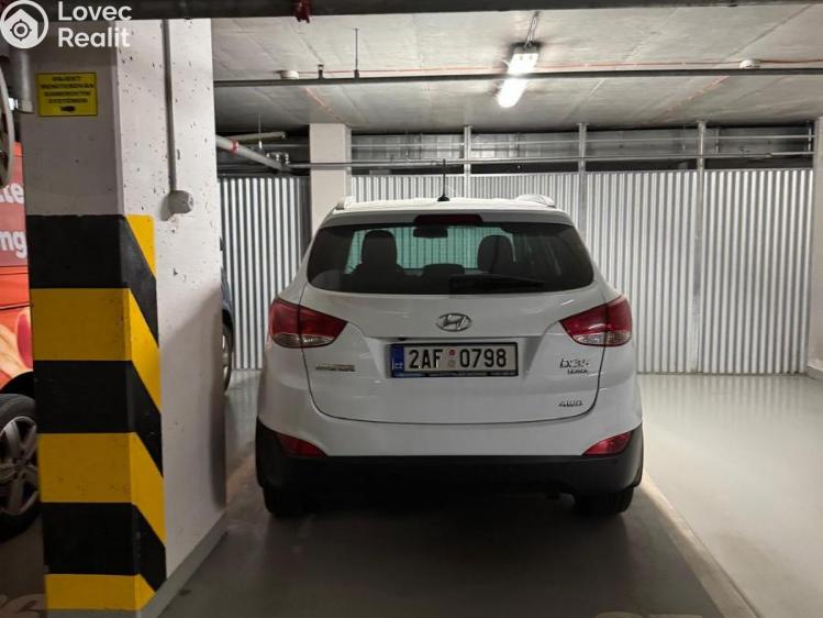 Prodej garážového stání Praha, Suchý vršek č. 3