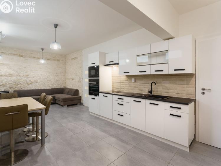 Продаж квартири 2+KK Praha, Třinecká 769 č. 4