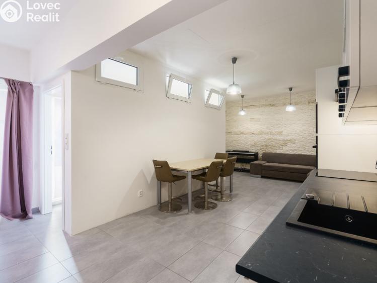 Продаж квартири 2+KK Praha, Třinecká 769 č. 5