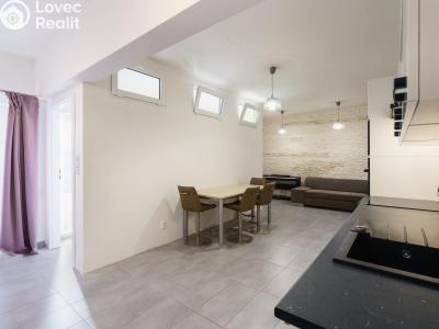 Продаж квартири 2+KK Praha, Třinecká 769 č. 5