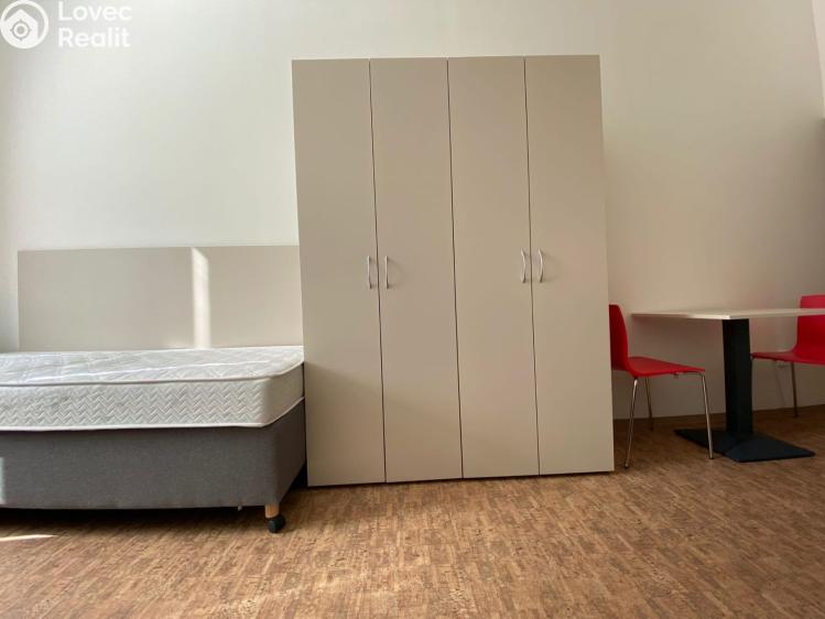 Оренда квартири 1+KK Praha, Křížová č. 4