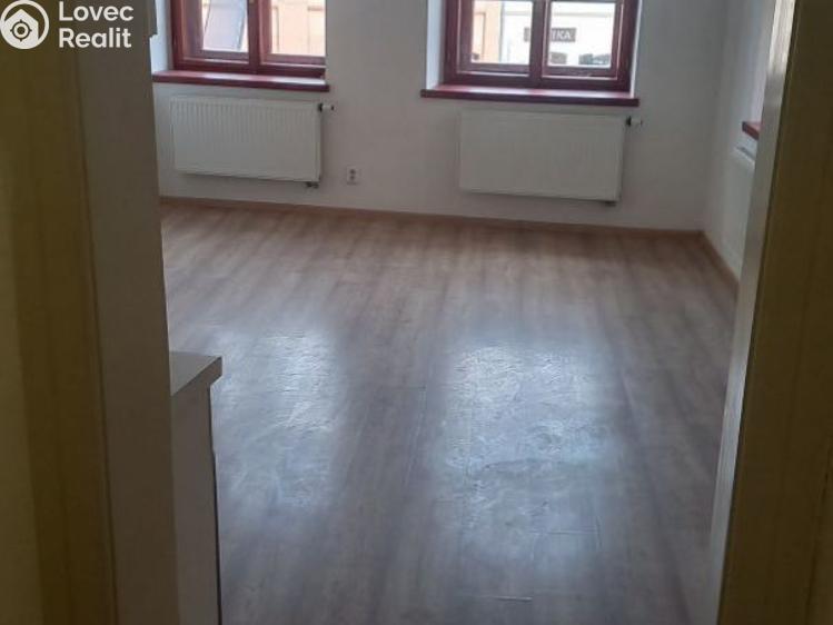 Pronájem bytu 1+KK Úštěk, Mírové náměstí č. 2