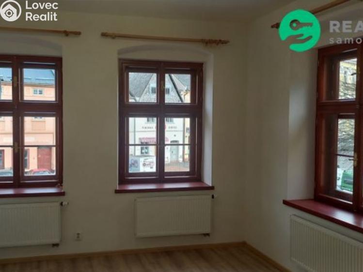 Pronájem bytu 1+KK Úštěk, Mírové náměstí č. 8