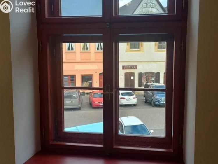 Pronájem bytu 1+KK Úštěk, Mírové náměstí č. 9