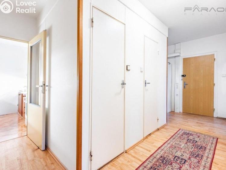 Rent apartment 3+1 Praha, Petržílkova č. 9