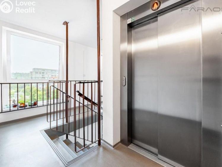 Rent apartment 3+1 Praha, Petržílkova č. 10