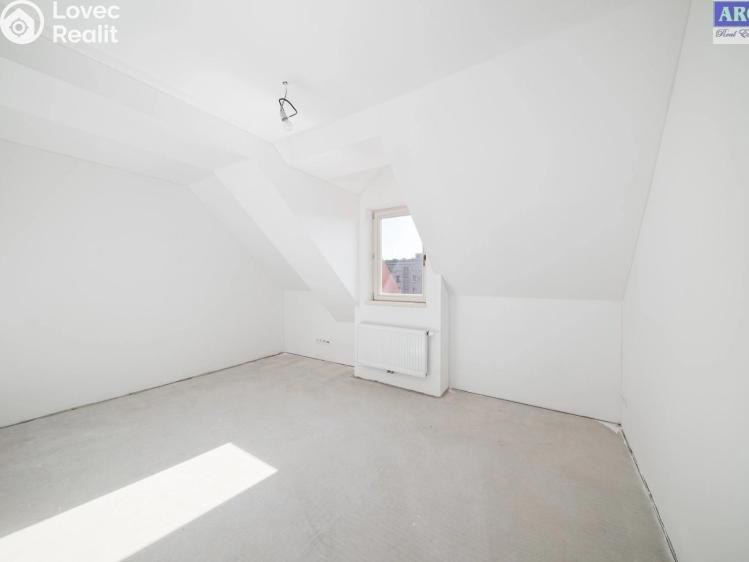 Sale apartment 3+KK Praha, Korunovační č. 5