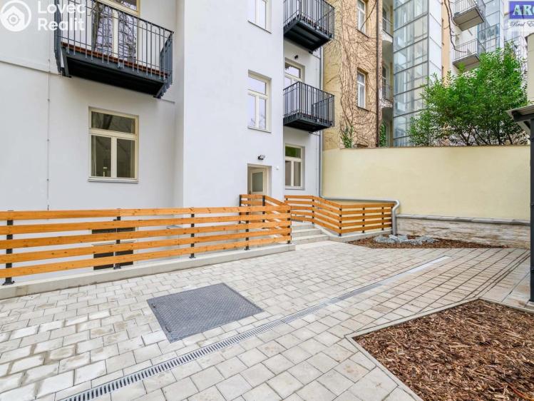 Sale apartment 3+KK Praha, Korunovační č. 20