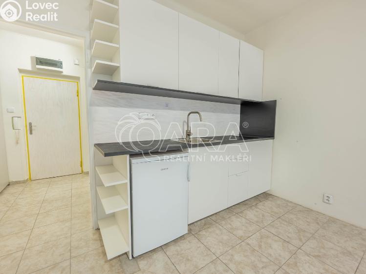 Pronájem bytu 1+KK Praha, Spojařů 1254 č. 6