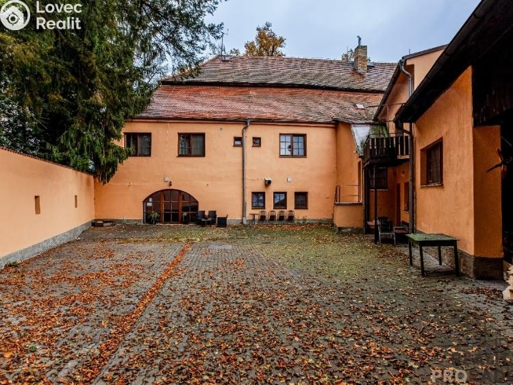 Sale hotel Chlum u Třeboně, Hejtmanská hráz č. 8