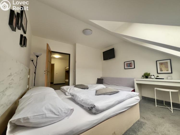 Pronájem bytu 2+KK Praha, U Santošky 933/20 č. 1