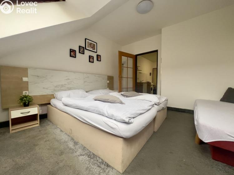 Pronájem bytu 2+KK Praha, U Santošky 933/20 č. 4