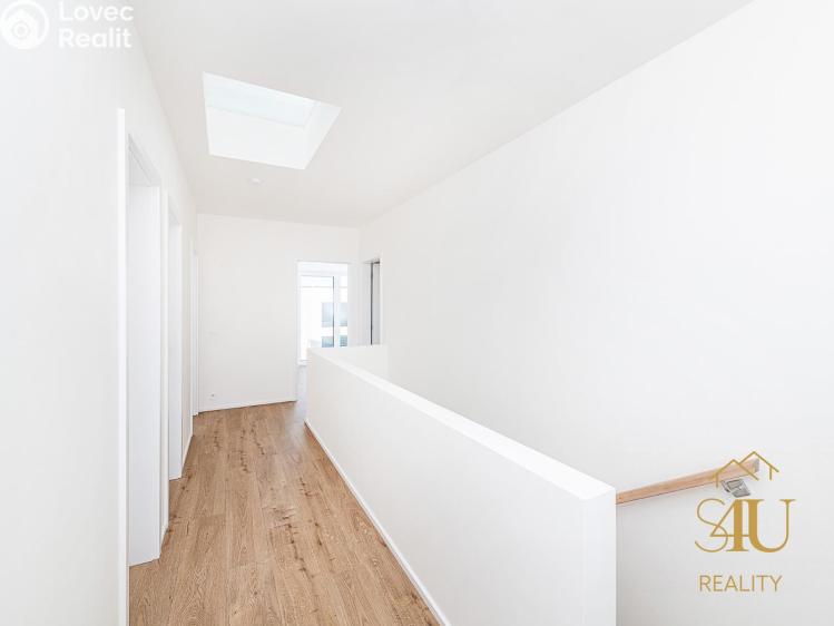 Prodej rodinného domu Květnice, Kostivalová 747 č. 14