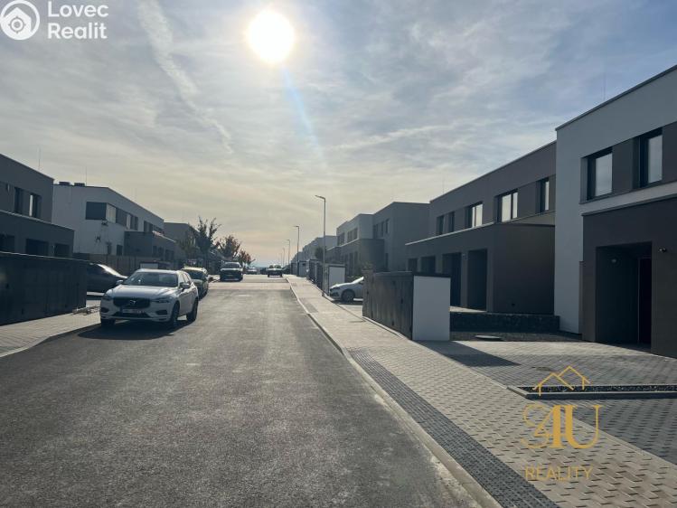 Продажа семейного дома Květnice, Kostivalová 747 č. 3