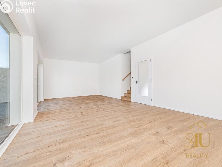 Продажа семейного дома Květnice, Kostivalová 747 č. 6