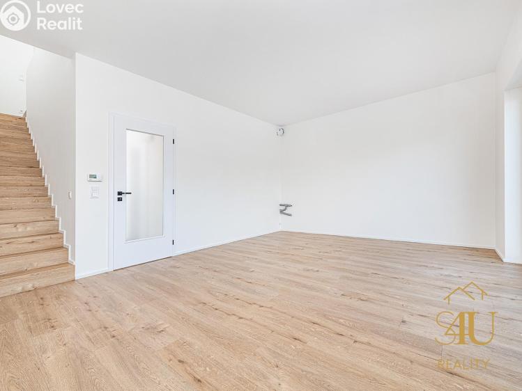 Продажа семейного дома Květnice, Kostivalová 747 č. 8