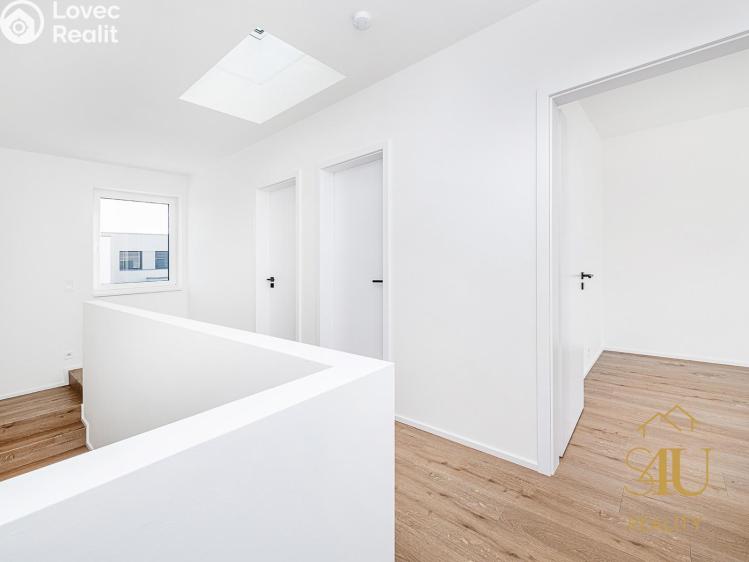 Prodej rodinného domu Květnice, Kostivalová 747 č. 14