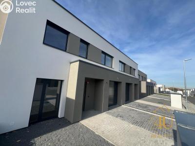 Продажа семейного дома Květnice, Kostivalová 747 č. 2