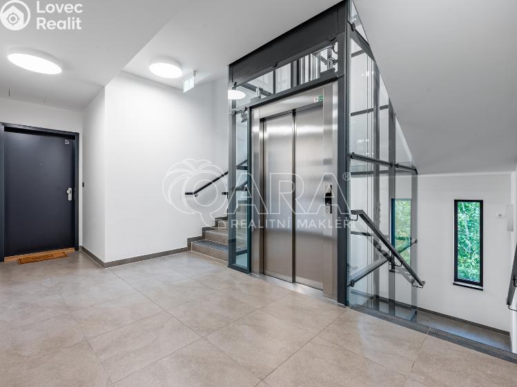 Rent apartment 1+KK Praha, Pobřežní č. 10