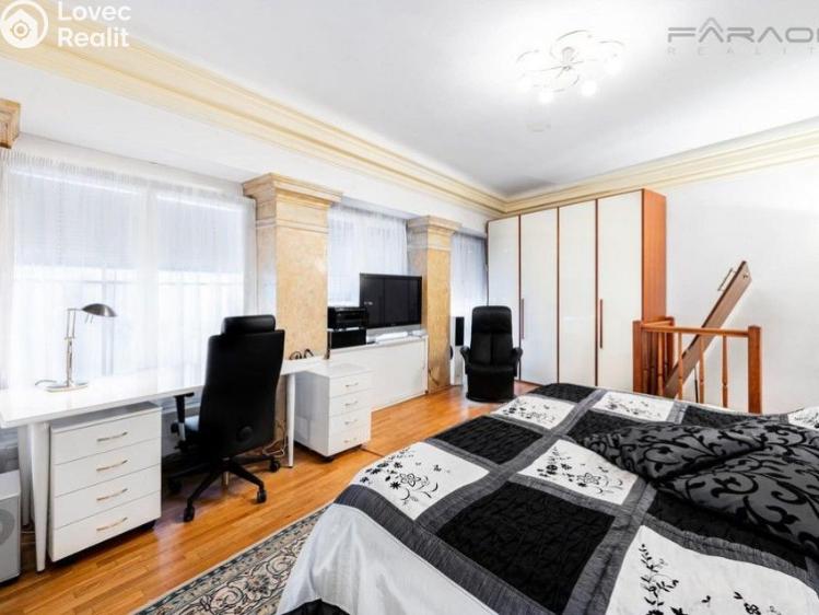 Продаж нестандартної квартири Praha, Smetanovo nábřeží č. 11