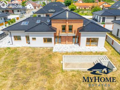 Sale family house Mělník, Chloumek 3312 č. 4