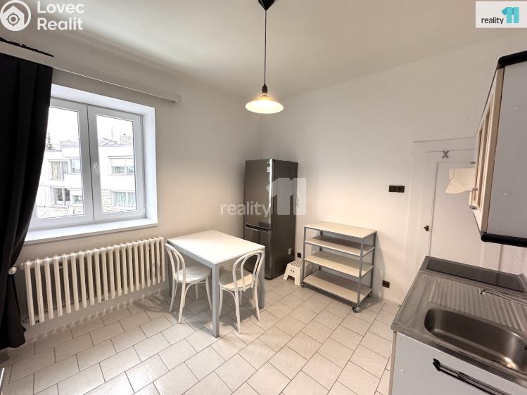 Аренда квартиры 1+1 Praha 8, Zlonínská č. 7