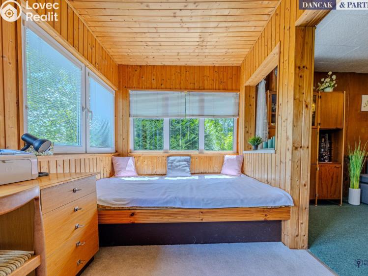 Sale hut Čeladná č. 9