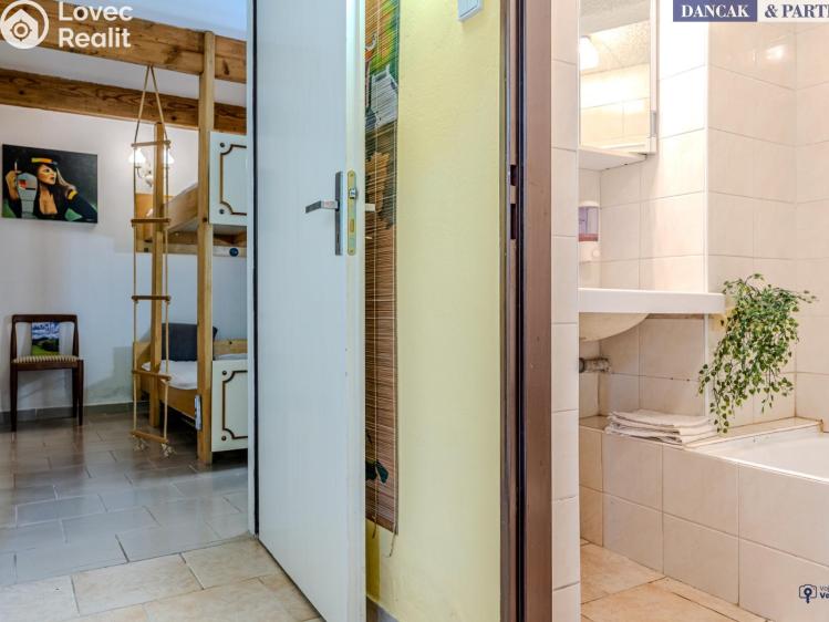 Sale hut Čeladná č. 16