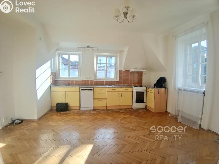 Pronájem bytu 2+KK Praha, Pravá č. 5