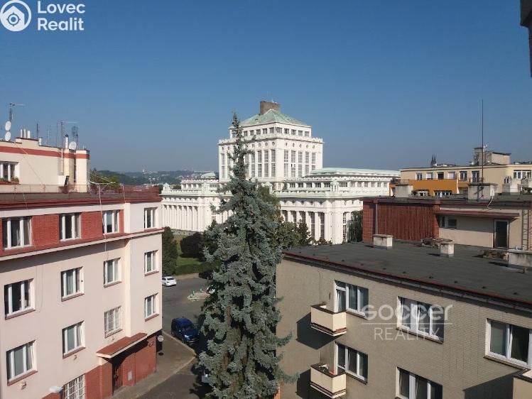 Pronájem bytu 2+KK Praha, Pravá č. 3