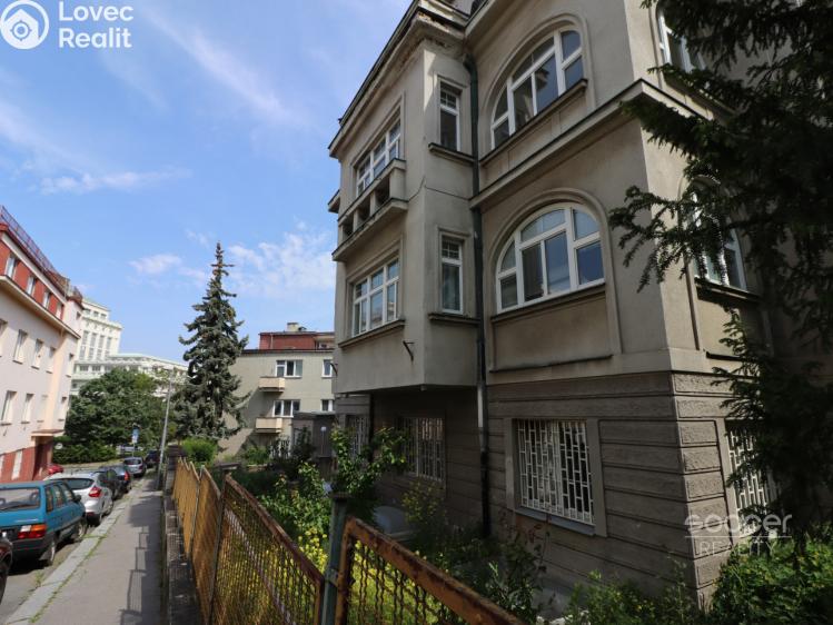 Pronájem bytu 2+KK Praha, Pravá č. 14