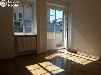 Pronájem bytu 2+KK Praha, Pravá č. 4