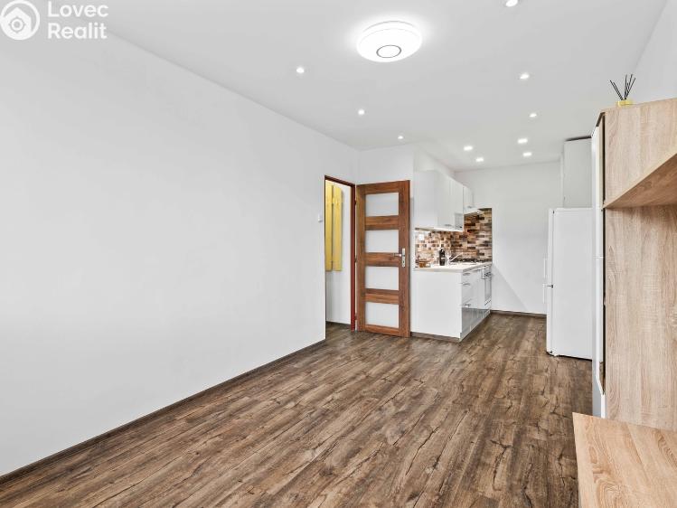 Pronájem bytu 2+KK Praha, Zápasnická 883/8 č. 5