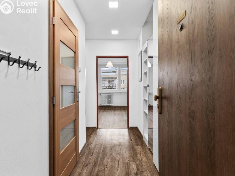 Pronájem bytu 2+KK Praha, Zápasnická 883/8 č. 12