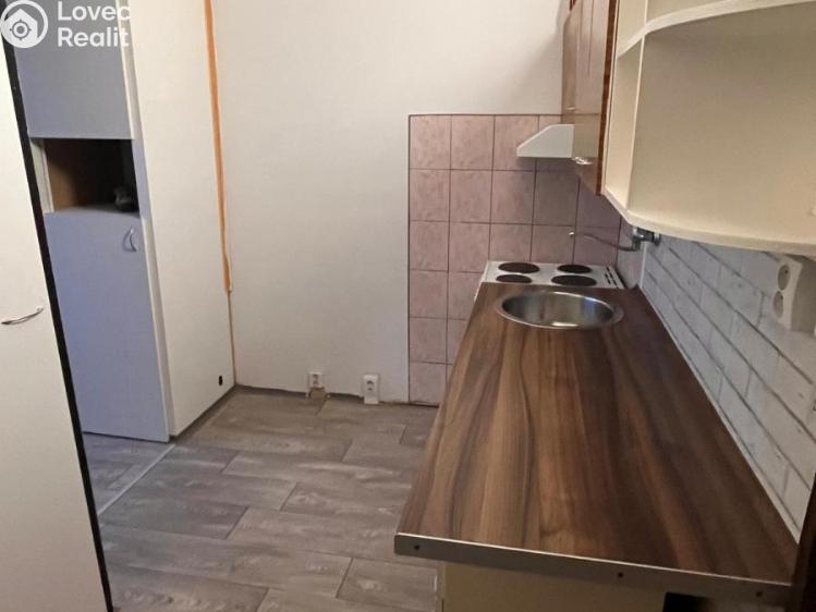 Pronájem bytu 1+1 Chomutov, Školní pěšina č. 2