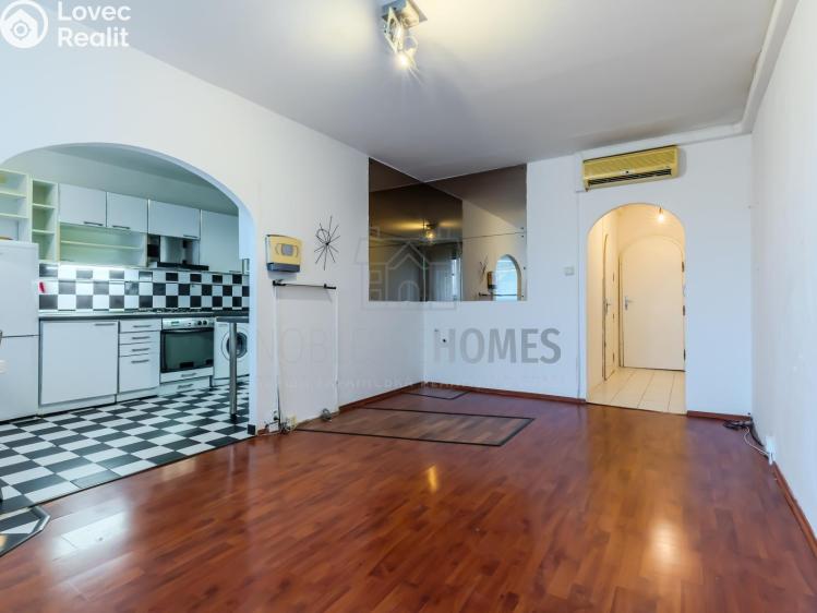 Prodej bytu 3+1 Praha, Lovosická č. 10