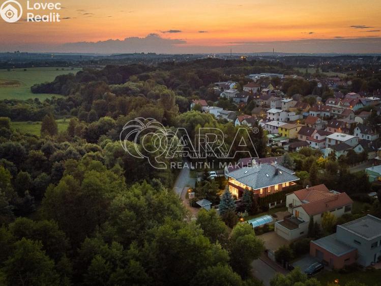 Продаж сімейного будинку Praha, V louce 780/12 č. 3