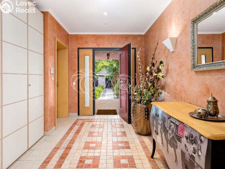 Продаж сімейного будинку Praha, V louce 780/12 č. 7