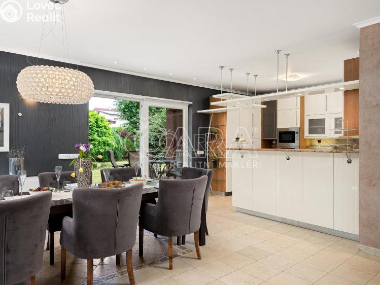 Продаж сімейного будинку Praha, V louce 780/12 č. 9