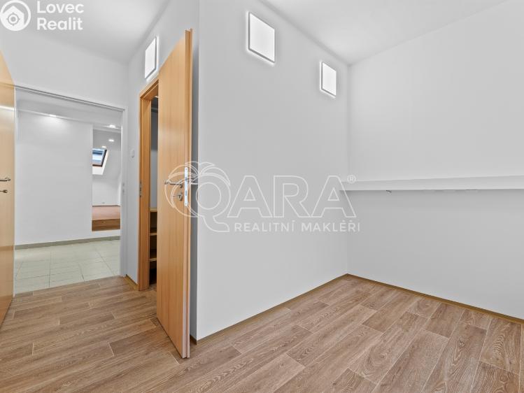 Оренда квартири 4+1 Praha, Černá 1504/8 č. 8