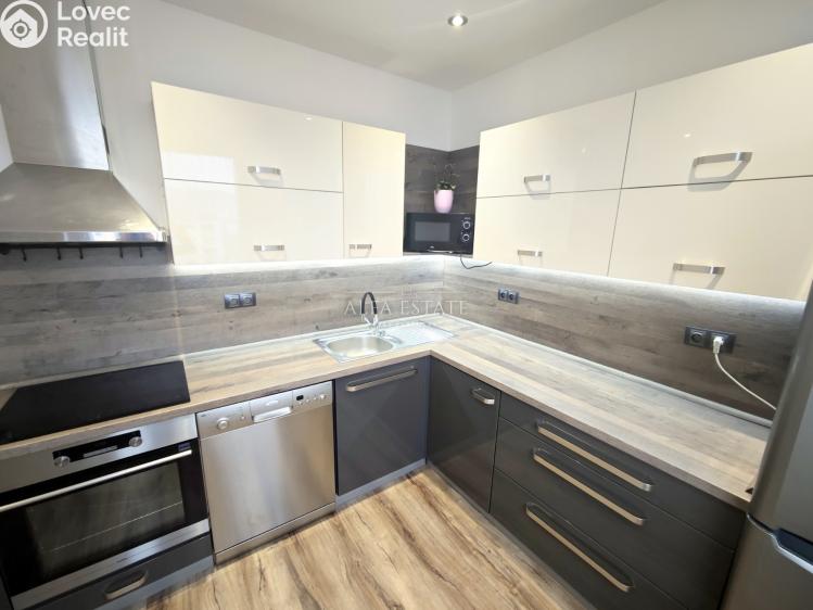 Оренда квартири 3+1 Ostrov, Družební č. 2