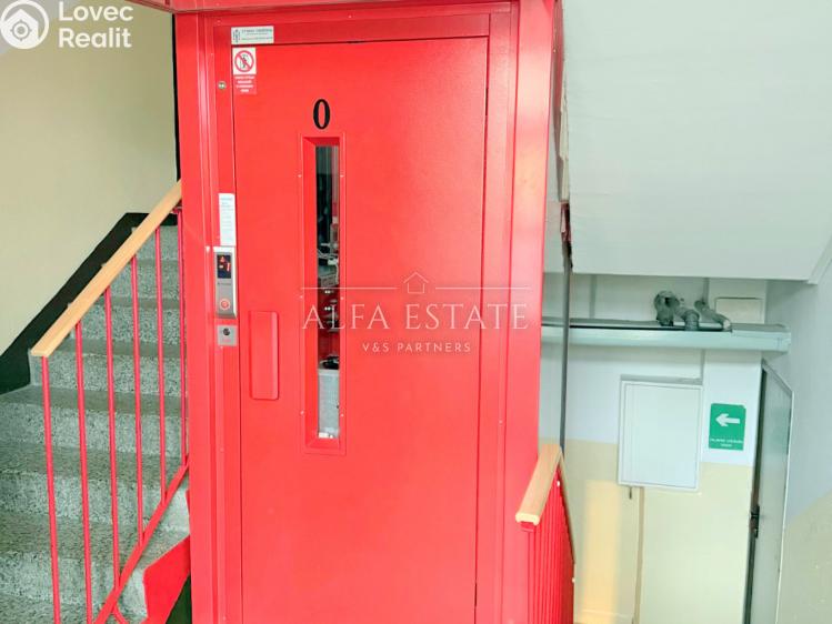 Оренда квартири 3+1 Ostrov, Družební č. 16