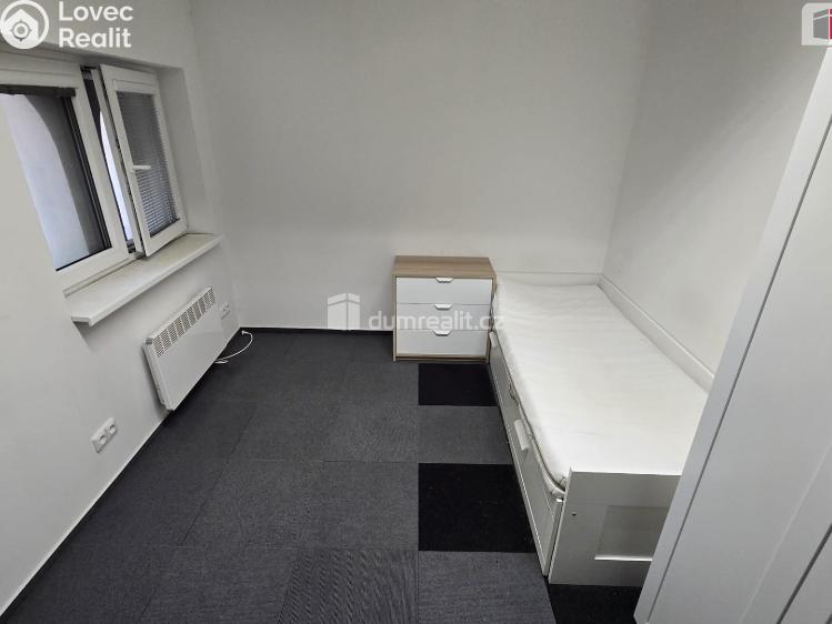 Pronájem bytu 1+KK Praha 14, Pilská č. 2