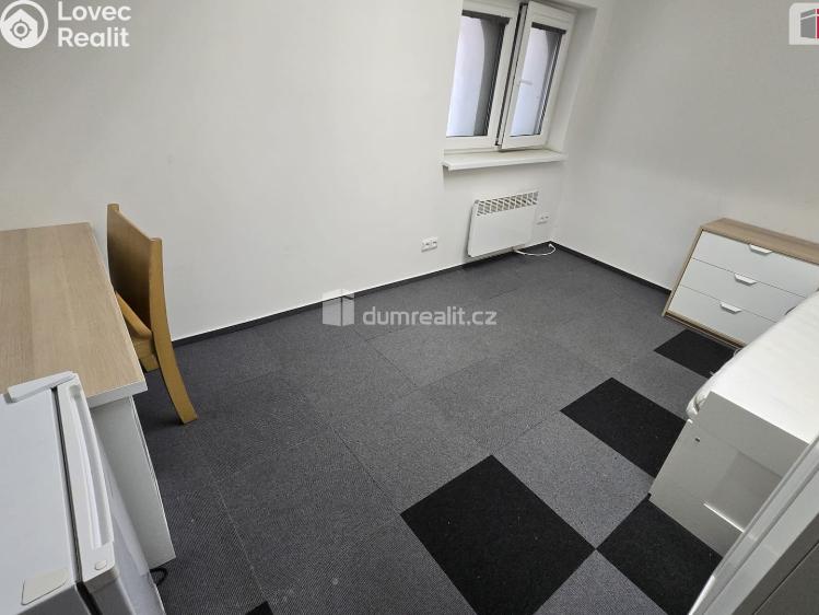 Pronájem bytu 1+KK Praha 14, Pilská č. 4